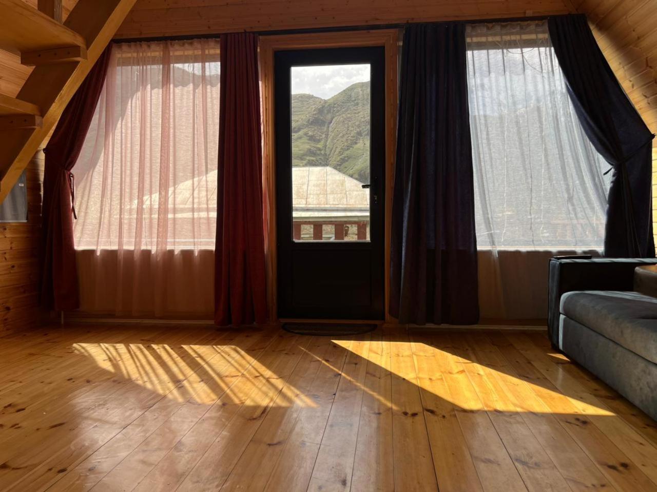Vaso-Levani Kazbegi Cottage Екстериор снимка